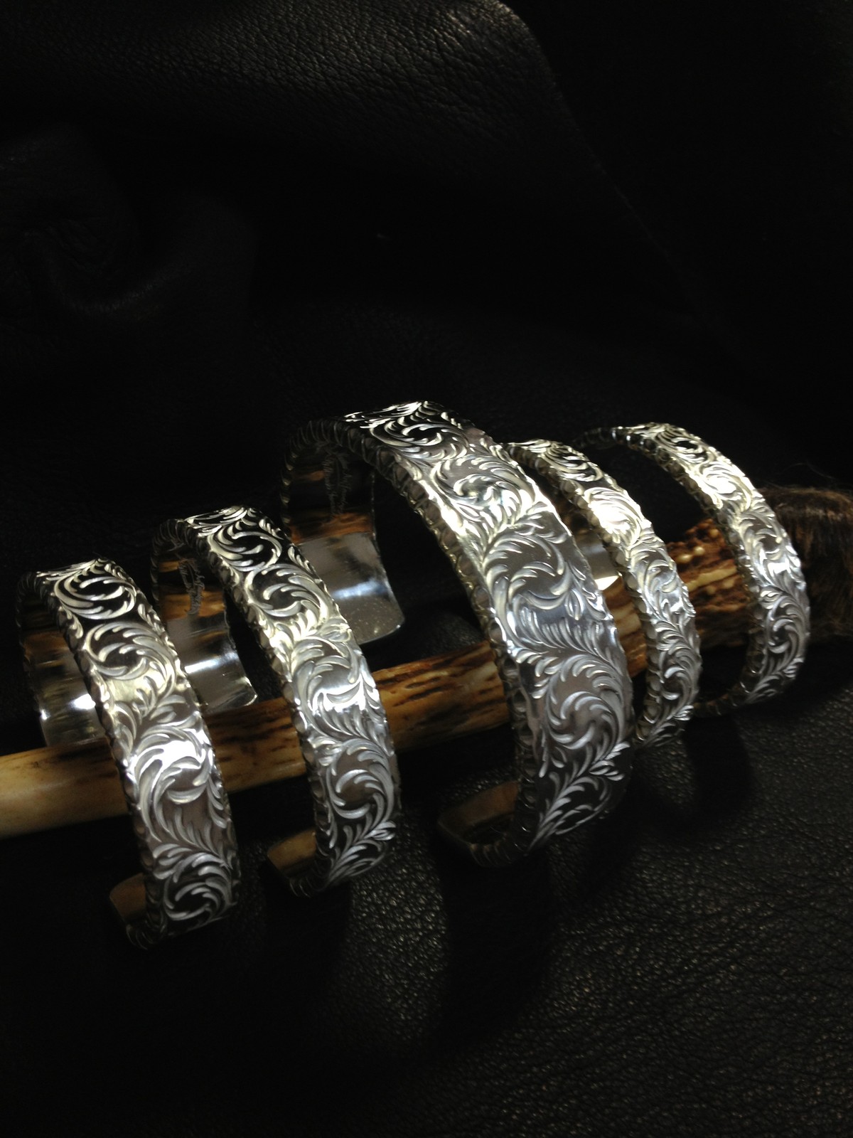 ノーチラスアートジュエリー　唐草バングル ノーチラス唐草バングル : Nautilus Art Jewelry (ノーチラス