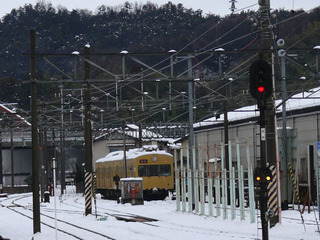 雪の彦根駅