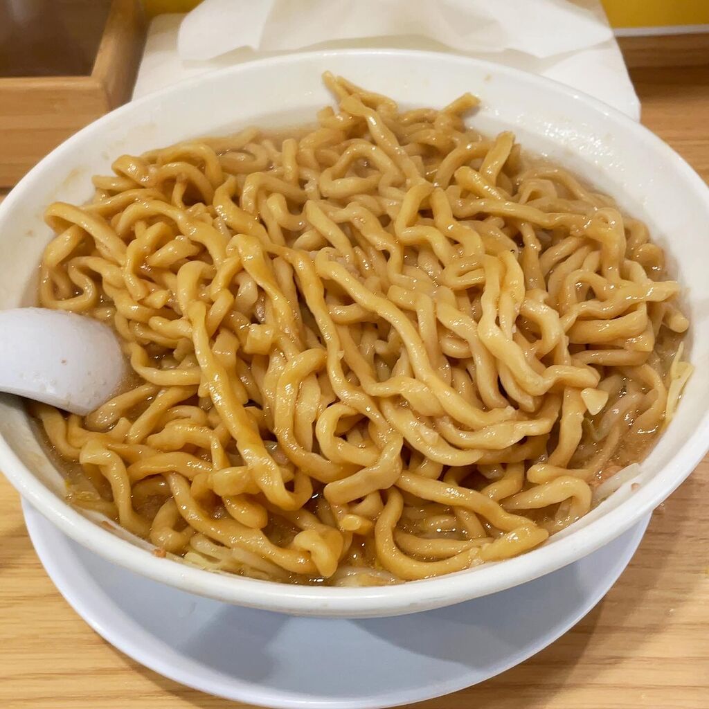 神田「ラーメン 豚の子」ラーメン(ﾆﾝﾆｸ少,野菜増,玉ねぎ,あぶら) +