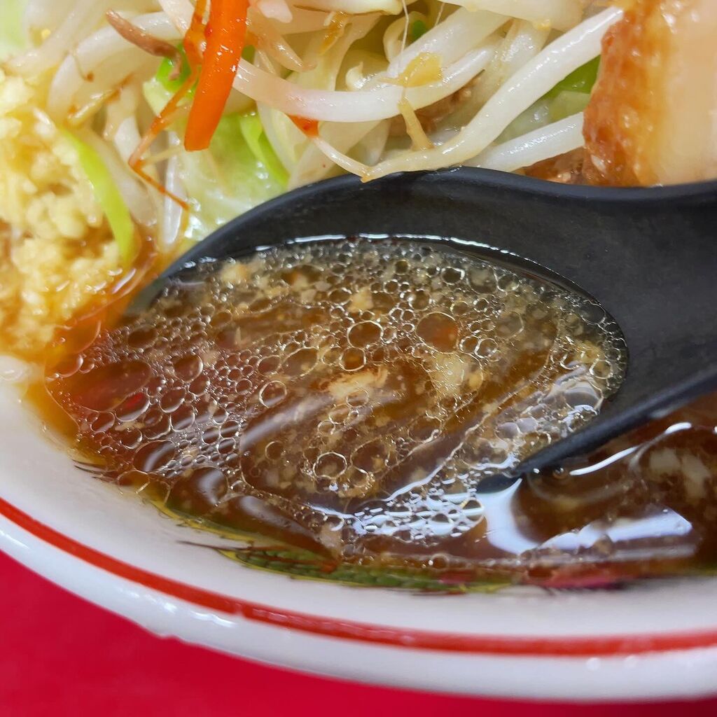 藤沢「ラーメン二郎 湘南藤沢店」ラーメン(ﾆﾝﾆｸ少,野菜) + ぶた入り + 