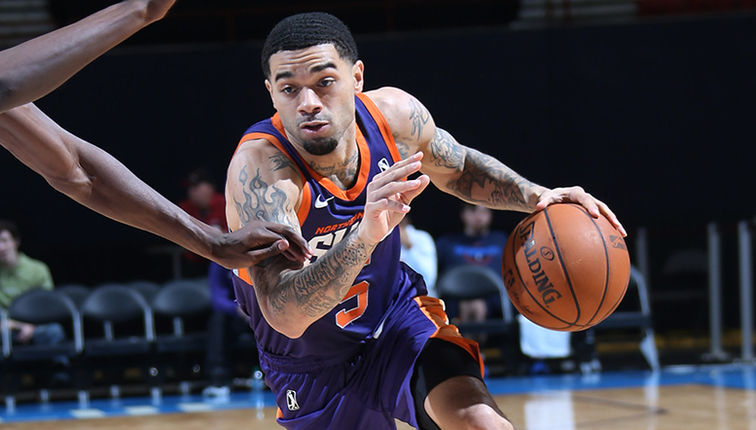 サンズ 対 シクサーズ