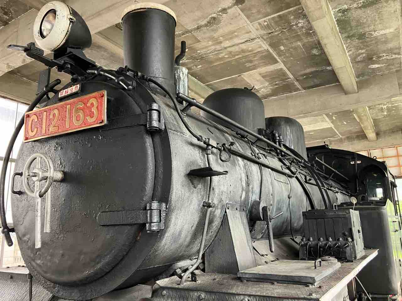 23. 上麻生駅前の蒸気機関車（七宗町）〜C12型163号機 : 年輪〜Since1956