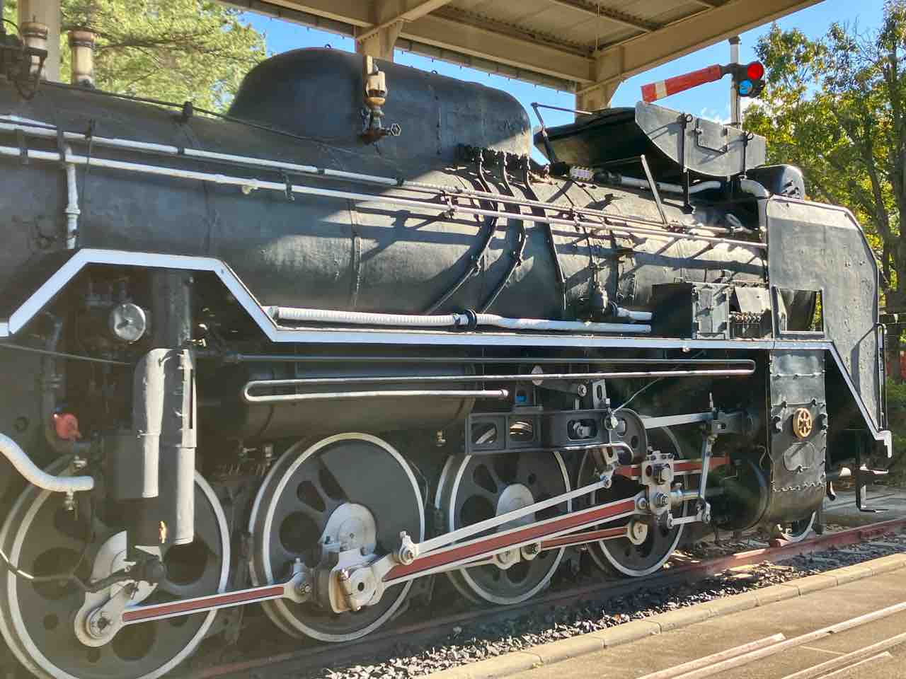 21.南公園交通広場の蒸気機関車（岡崎市）〜D51型688号機 : 年輪