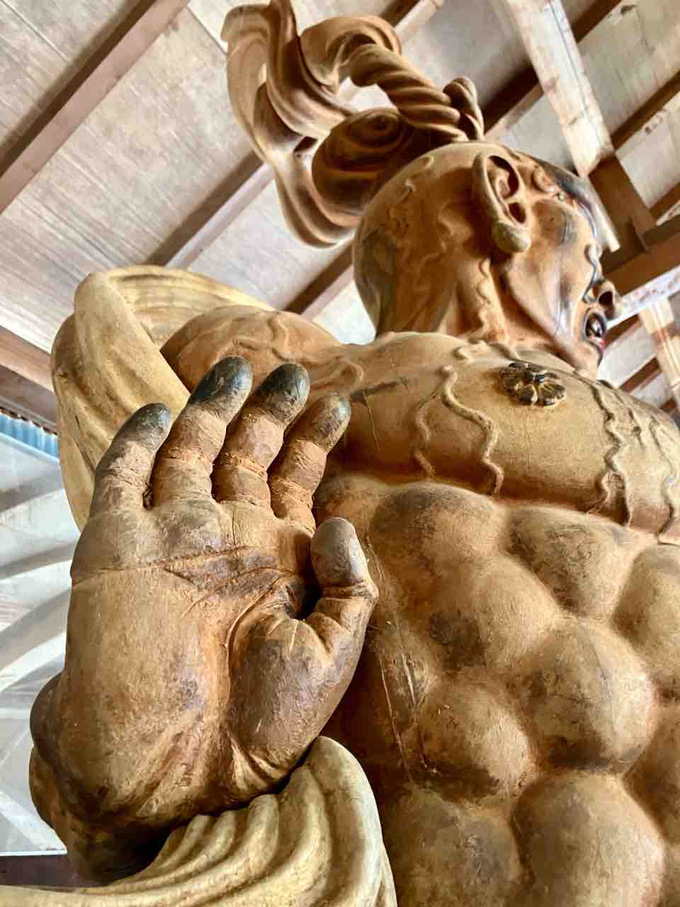 金色の光沢のあるブラウンカエルの石彫刻 オブシディアン 銭蛙4．8kg天然石販売 名取貴石 天然石原石