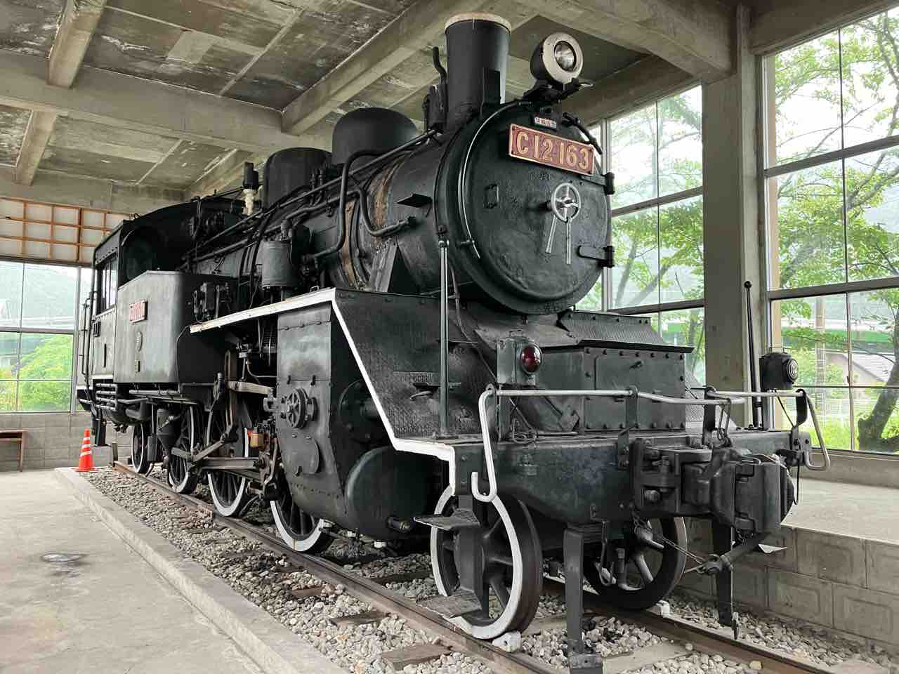 23. 上麻生駅前の蒸気機関車（七宗町）〜C12型163号機 : 年輪〜Since1956