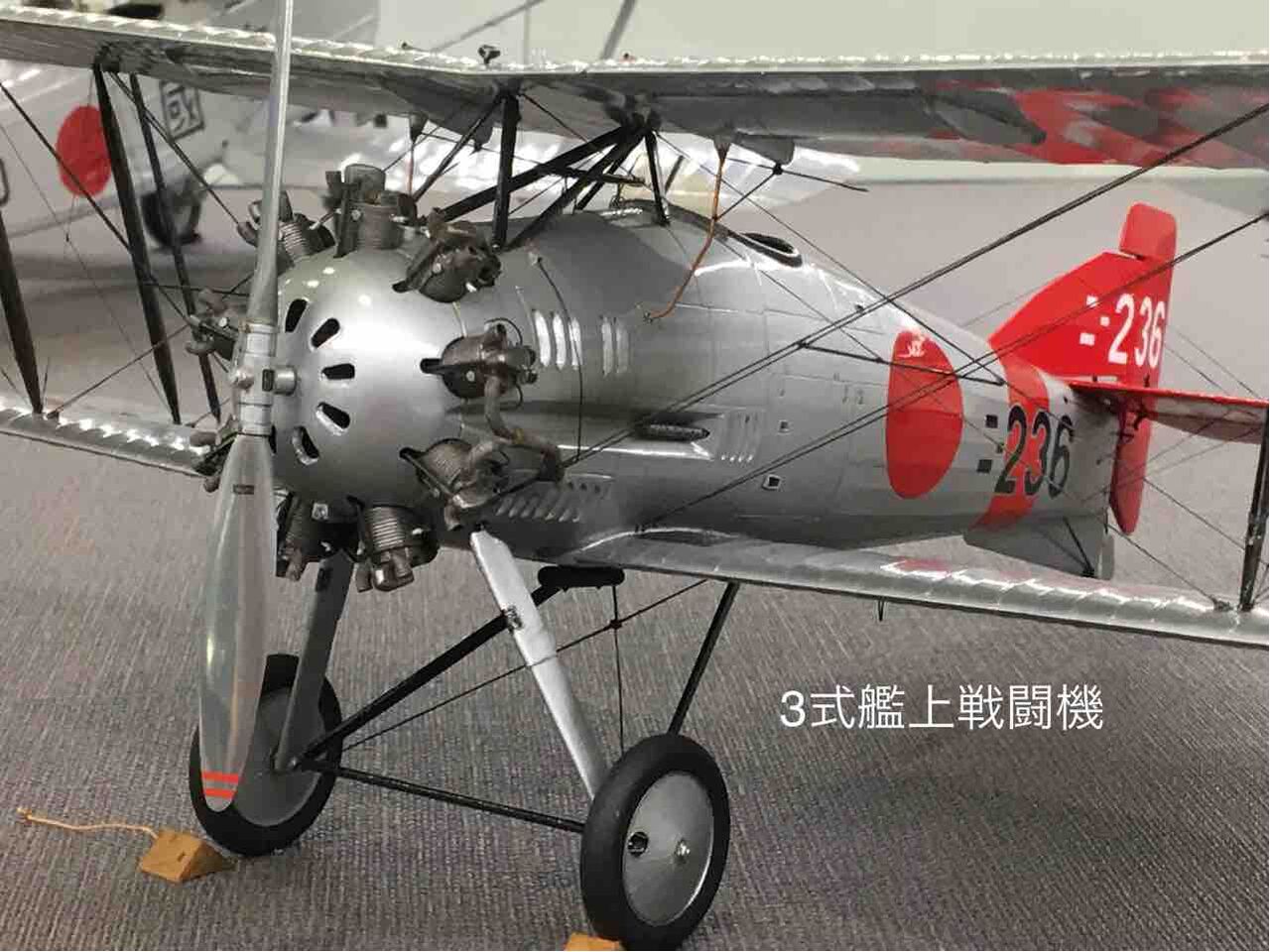 貴重！戦前の複葉機と二人のパイロットの写真です。当時のものです