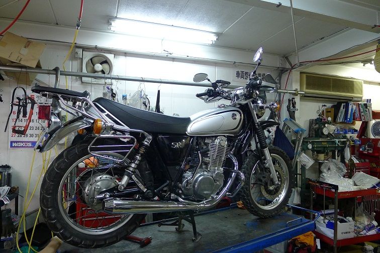 新しいリアサスペンションとマフラー(カヤバKGS325とPRUNUS 新しいリアサスペンションとマフラー(カヤバKGS325とPRUNUS