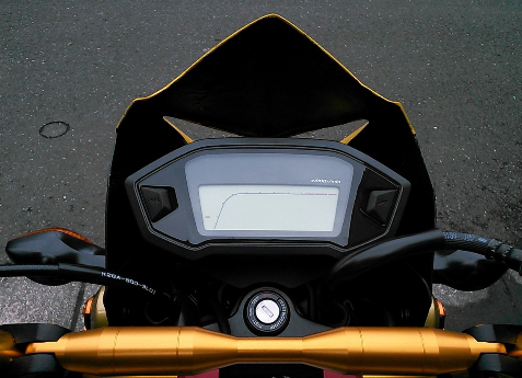 グロム カーボンメーターカバー 今日もテキトーに