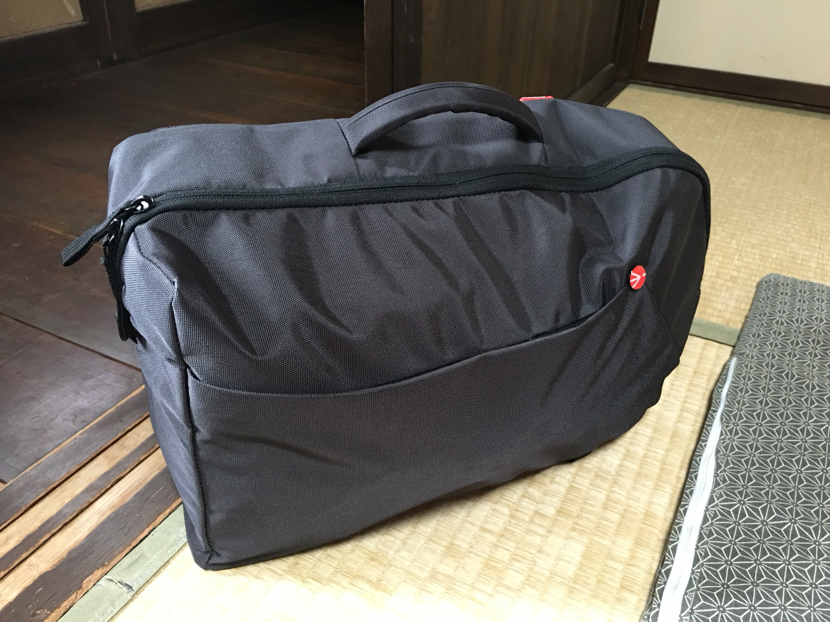 取材用に購入したmanfrotto スリングバッグがホムーラン級にいい感じ 踏まれ道