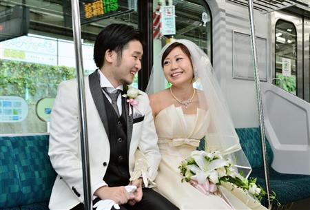 衝撃画像 山手線でなんと結婚式 工工工ｴｴｴｴｴｴｪｪｪｪｪｪ ﾟdﾟ ｪｪｪｪｪｪｴｴｴｴｴｴ工工工 ナニコレ珍ニュース