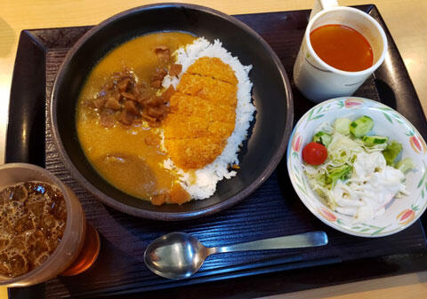 カツカレー　学食　イメージ