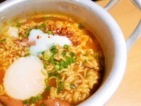 インスタントラーメン　イメージ