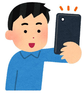スマホで撮影する人