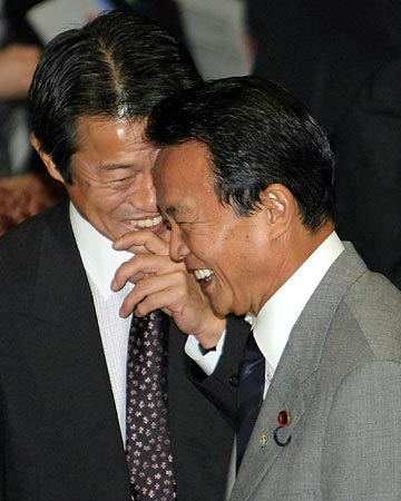 麻生太郎と中川 酒 仲良すぎﾜﾛﾀｗｗｗｗｗｗｗ ネギ速