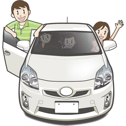 車に乗り込む家族