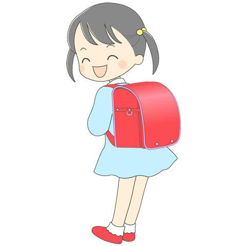 赤いランドセルを背負った小学生の女の子