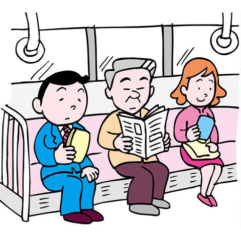 電車の座席に座ってスマホや新聞を見ている人々