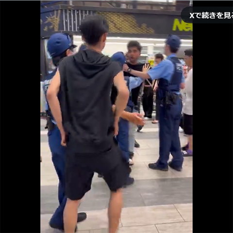 【炎上】謎の外国人、ヒョロガリの陰キャキノコとJKに煽られ逮捕 ネギ速