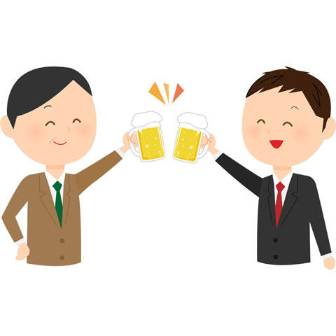 ビールで乾杯する男性会社員