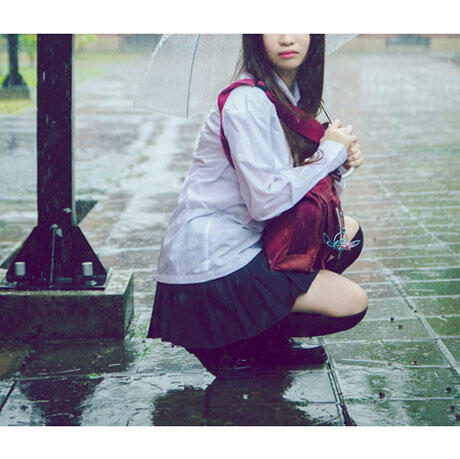 雨　雨宿り　女子高生