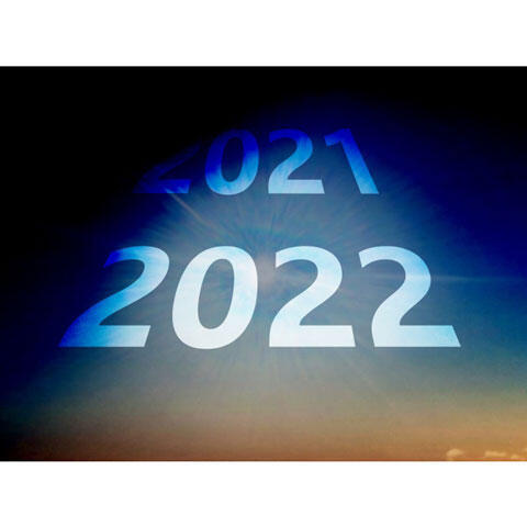 2021から2022の文字_夜明けの空背景イメージ