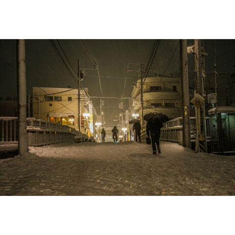 雪が降る街のイメージ