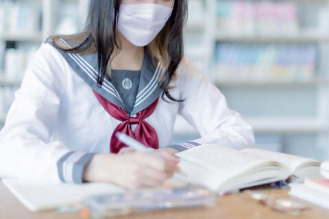 女子学生　マスク