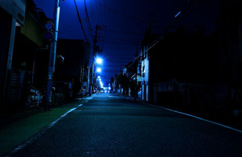 住宅街の夜道　ホラーイメージ