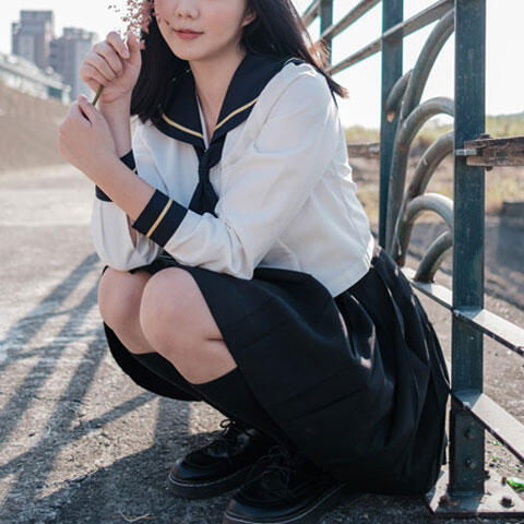 セーラー服姿 女の子