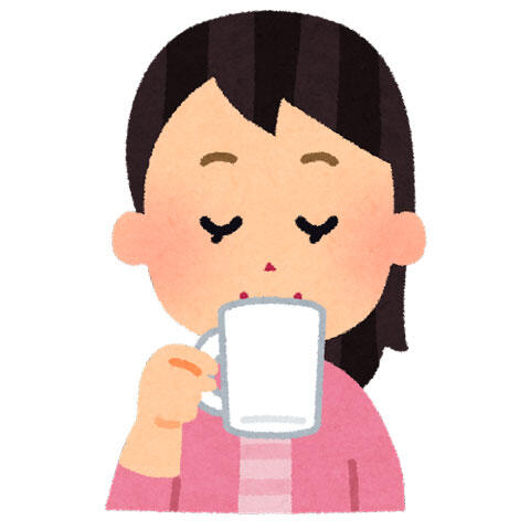 ホットドリンクを飲む女性