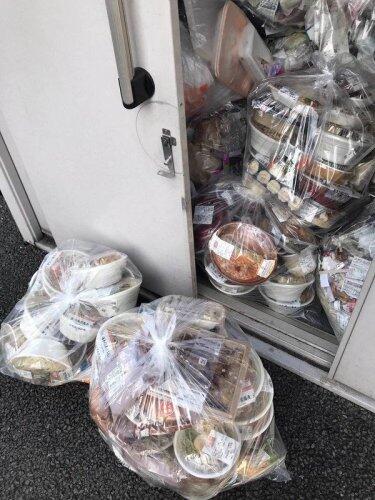 【悲報】お金がなくてコンビニのごみ箱から廃棄弁当を拾った74歳無職を逮捕
