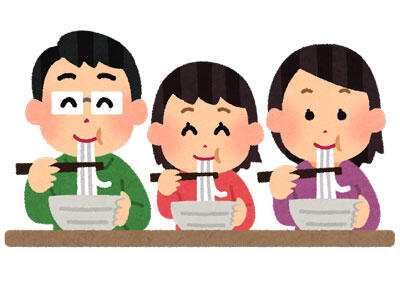 うどんを美味しそうに食べている人たち