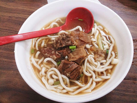 台湾-グルメ（牛肉麺）