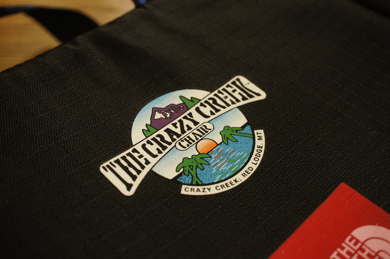 クレイジークリークの座椅子 テントの中のネコ