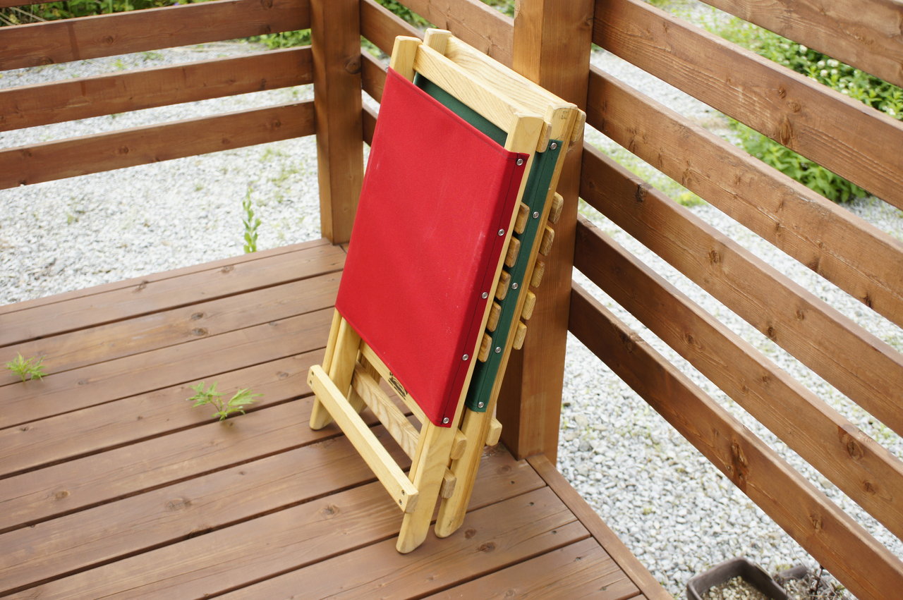 ブルーリッジ チェア ワークス : テントの中のネコ