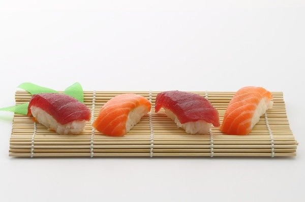 寿司-sushi-354629_640
