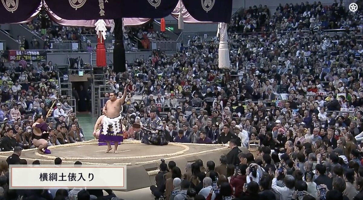 【相撲】横綱・豊昇龍の土俵入りで起きた“残念なマナー”に「つまみ出せ」「サッカーじゃ無いんだから」「まじで客のマナー悪すぎ」批判殺到