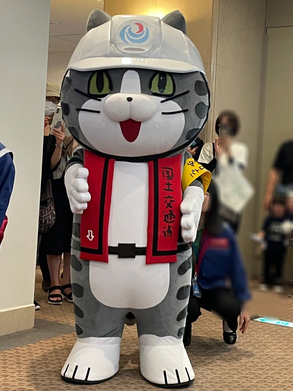 【現場猫】仕事猫、着ぐるみになる : ねことダンボール