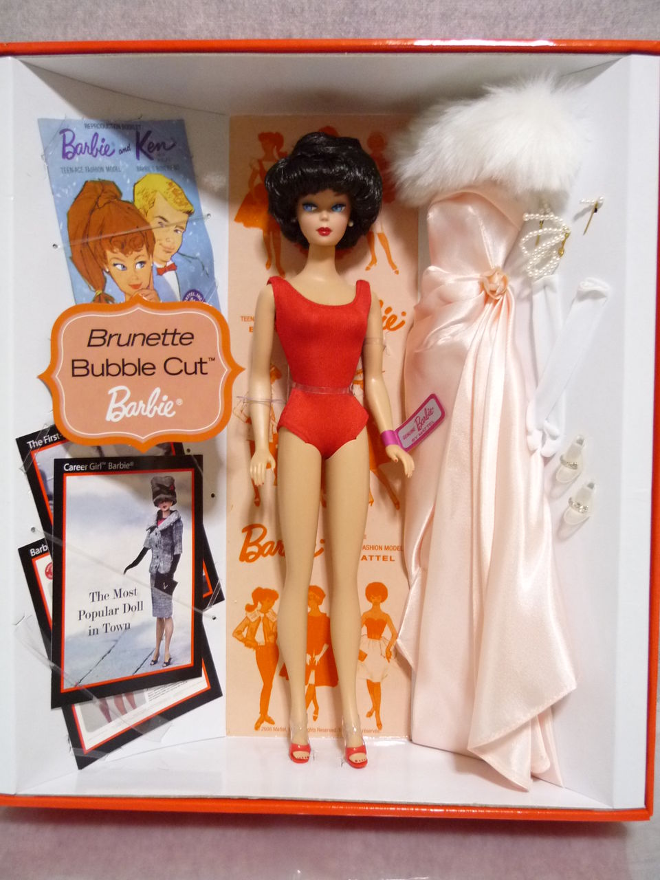 バービー50周年記念ブルネット バブルカット復刻版 : バービー人形が 