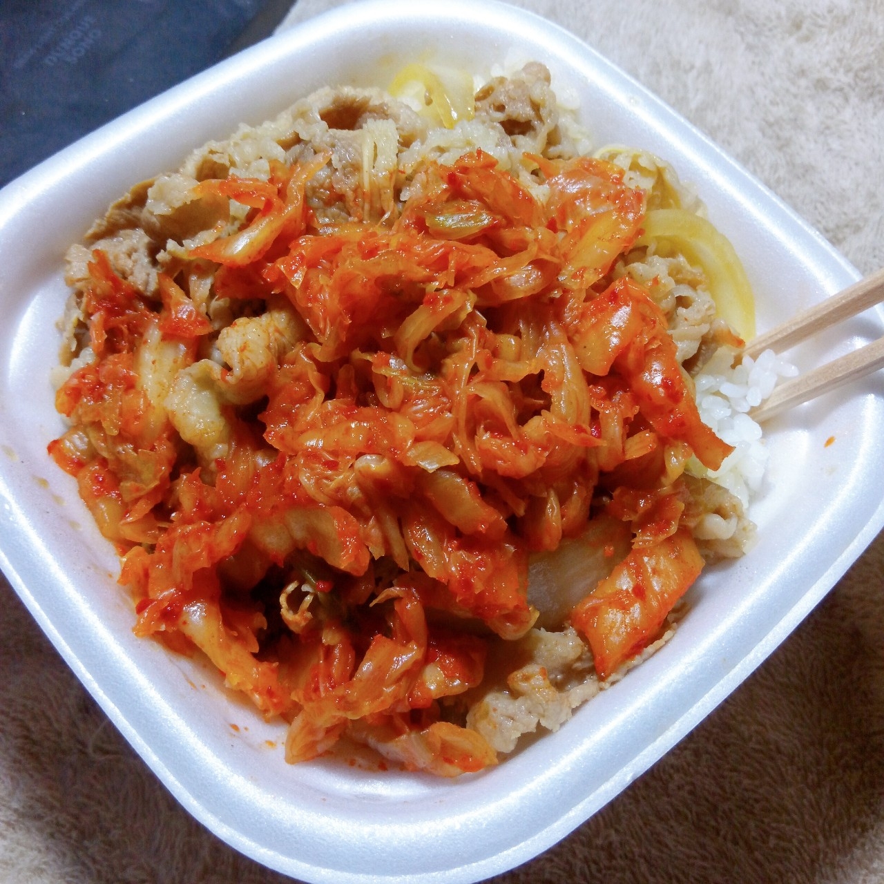 ニンニクの芽キムチ牛丼 僕と磁石と乾電池 ニンニクの芽キムチ牛丼 僕と磁石と乾電池