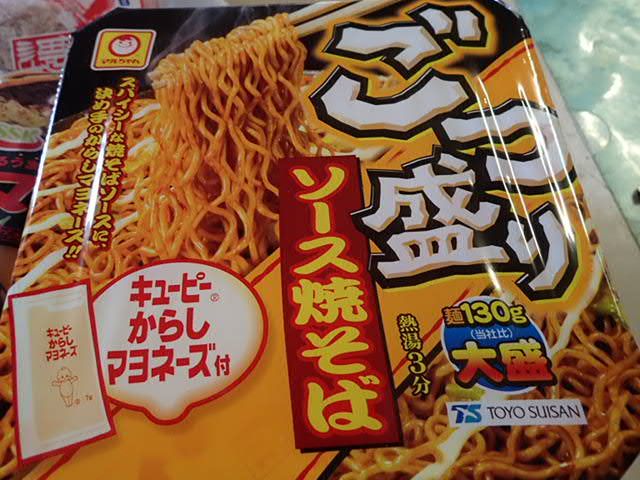 マルちゃん ごつ盛りソース焼きそば キムマヨアレンジ 僕と磁石と乾電池