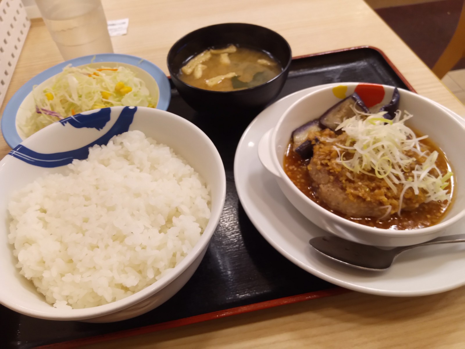 ハンバーグのソースがすっぱい 松屋の 茄子とネギの香味醤油ハンバーグ定食 僕と磁石と乾電池