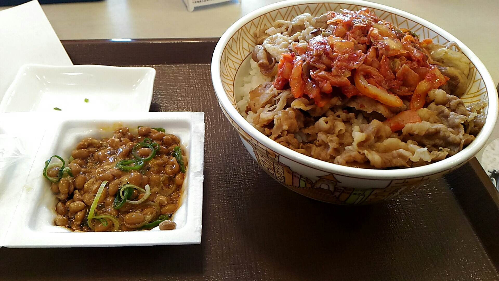 すき家の キムチ牛丼 に納豆追加 僕と磁石と乾電池