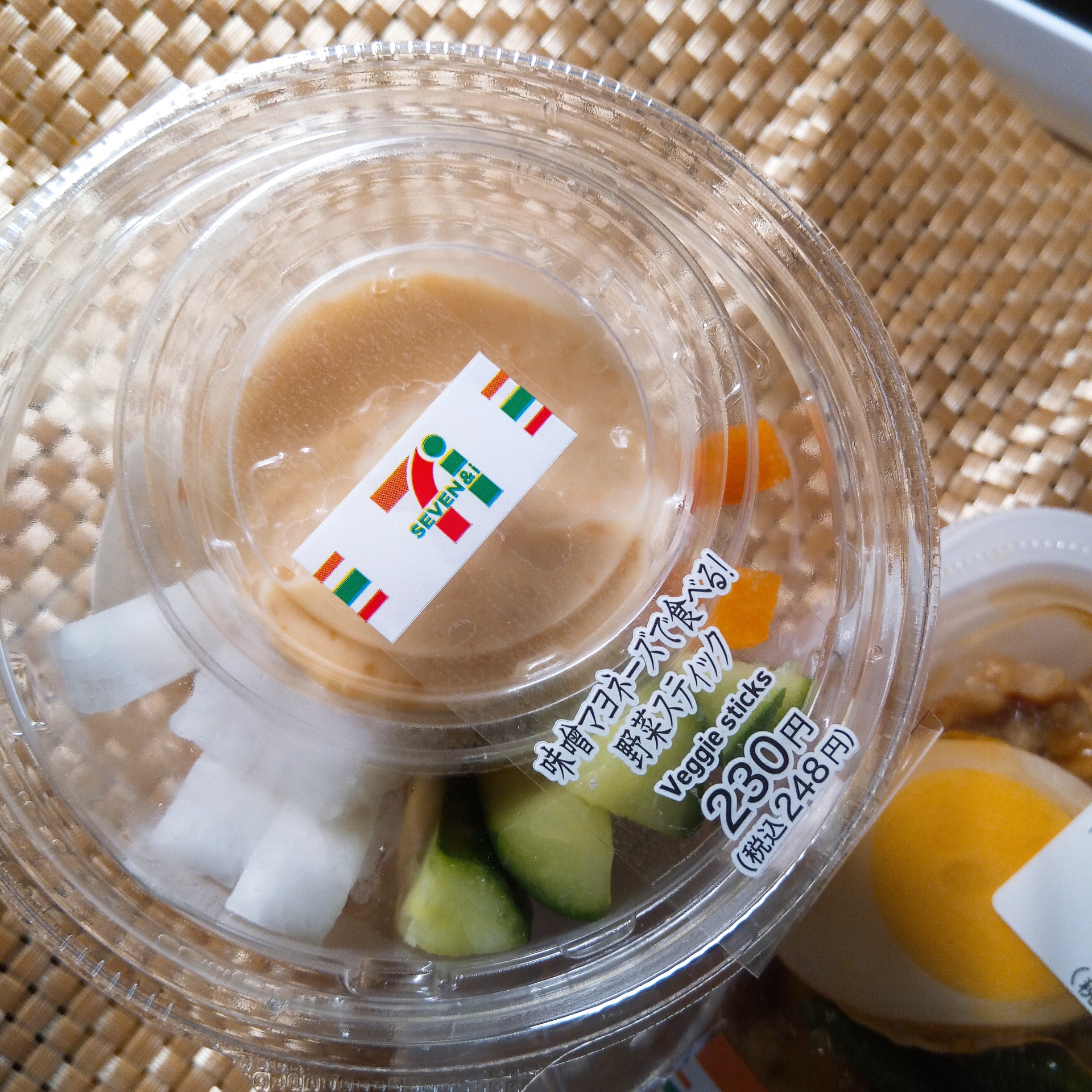 ダメージぐぁぁあ 味噌マヨネーズで食べる 野菜スティック 僕と磁石と乾電池