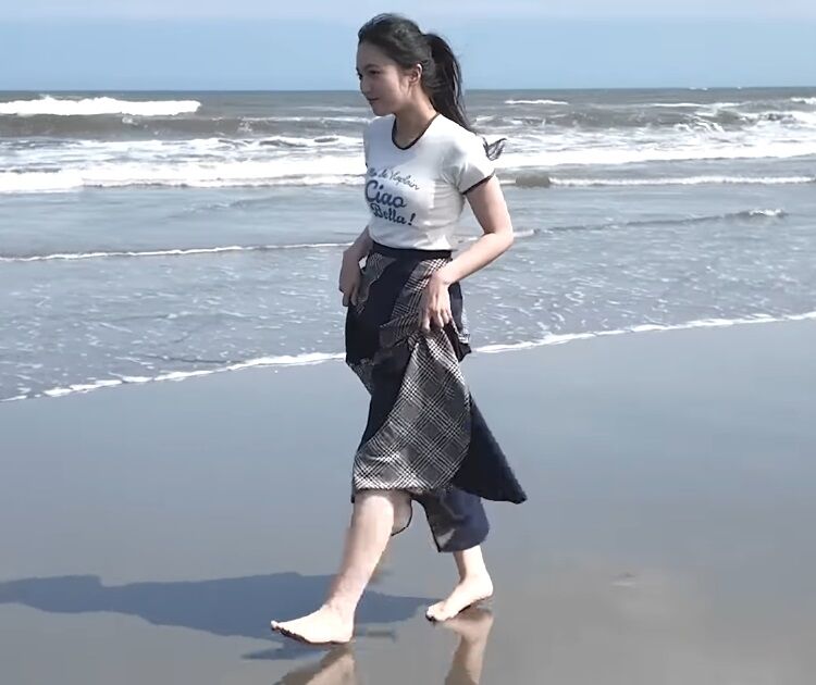 海邊朱莉】千葉【B.L.T.2025年7月号 2025/5/28発売】 : 乃木坂方丈記