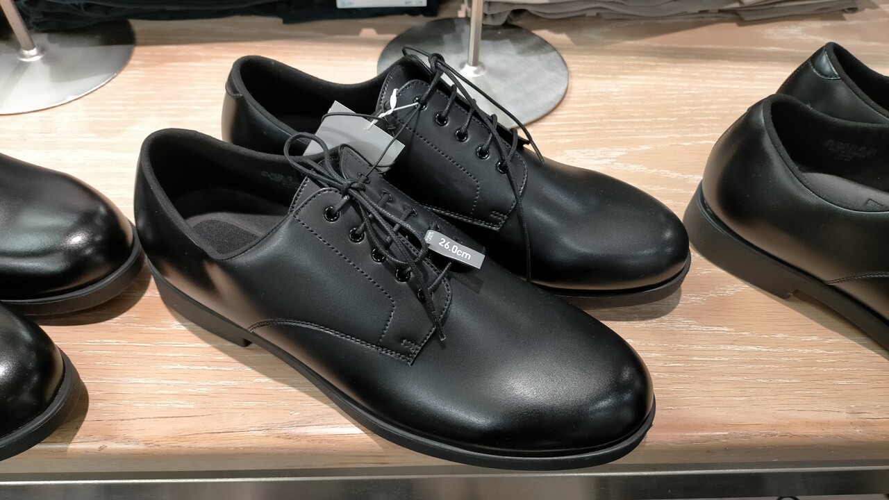 ユニクロ新作 プレーントゥダービーシューズ 試し履き あかまる走れ