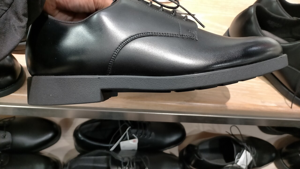 ユニクロ新作 プレーントゥダービーシューズ 試し履き あかまる走れ