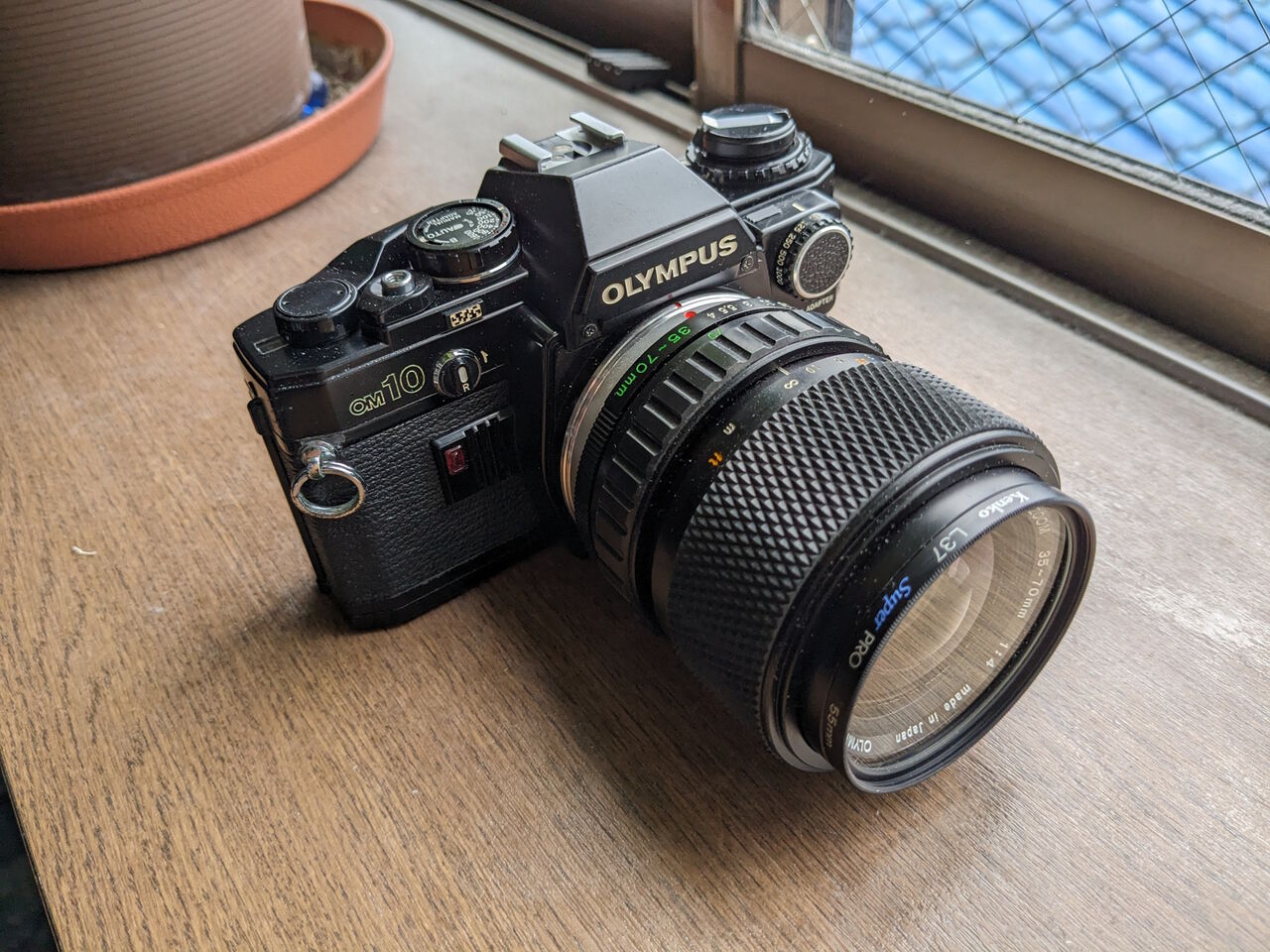 OLYMPUS OM-SYSTEM S ZUIKO AUTO-ZOOM 35-70mm F4 を清掃する : ねこ