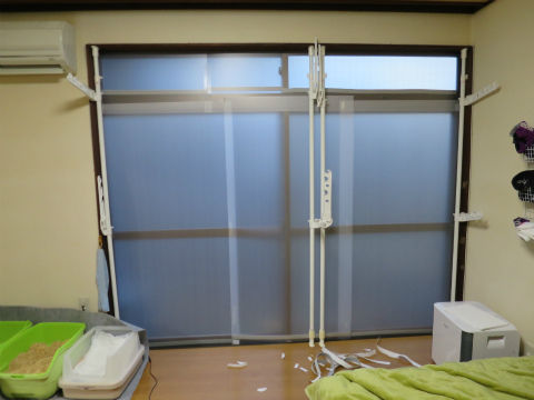 窓エコするお金がないので寒さ対策に1枚6円のプラダンを窓に張って簡易二重窓構造を作ってみた 後編 ねこもり 窓エコするお金がないので寒さ対策に1枚6円のプラダンを窓に張って簡易二重窓構造を作ってみた 後編 ねこもり