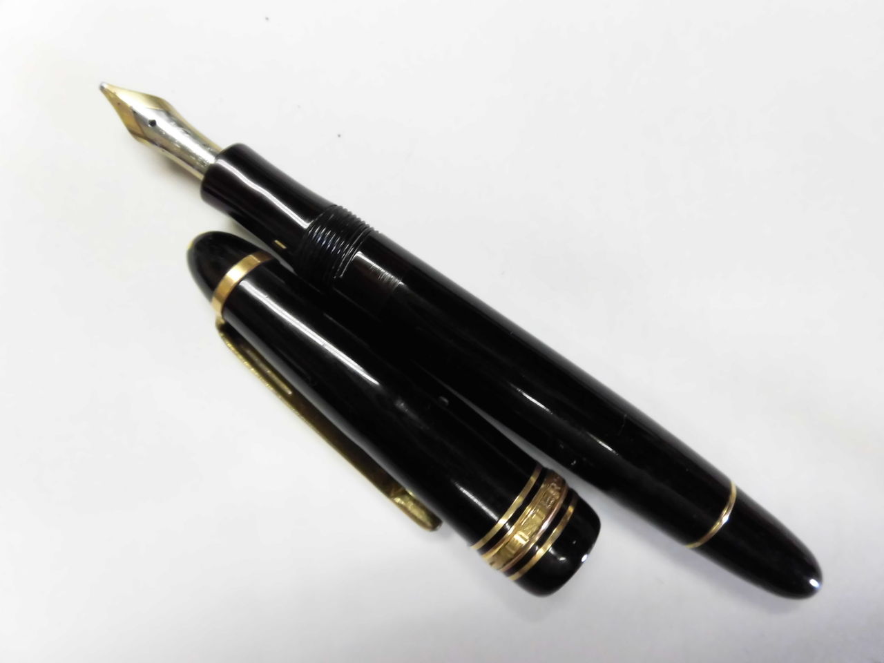 ひ*ろ様 希少 モンブラン マスターピース 142 万年筆ペン先14C モンブラン 142 Masterpiece Grey Striated - モンブラン｜Pen Cluster